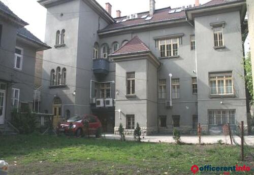 Offices to let in XIV. kerületben Stadionoknál  tetőtéri 125 nm -es tetőtéri hangulkatos iroda kiadói