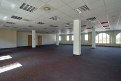 Offices to let in Laki Kereskedelmi Központ