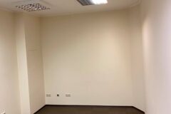 Offices to let in IX. kerületben  Soroksári út Haller utcánál kiadó utcai bejáratos üzlet/iroda helyiség.