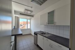 Offices to let in Bakáts Center