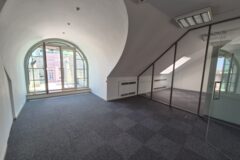 Offices to let in Bakáts Center